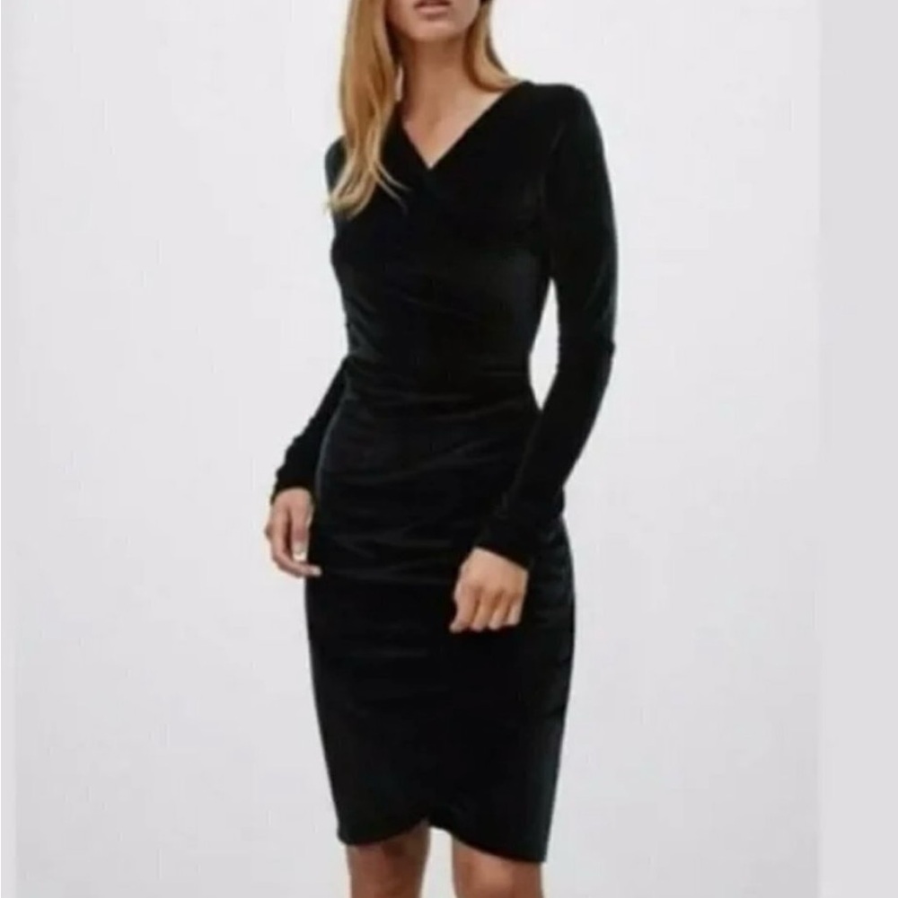 Aritzia Wilfred Free Velvet Black Long Sleeve Dress